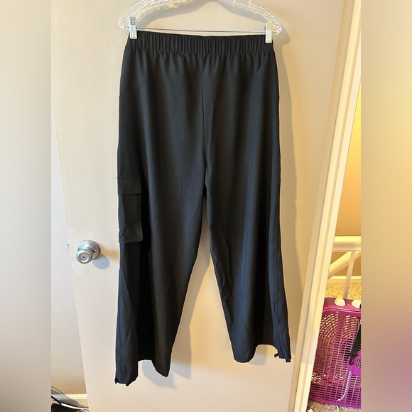 Old Navy stretchtech cargo pants, size large - Picture 2 of 5